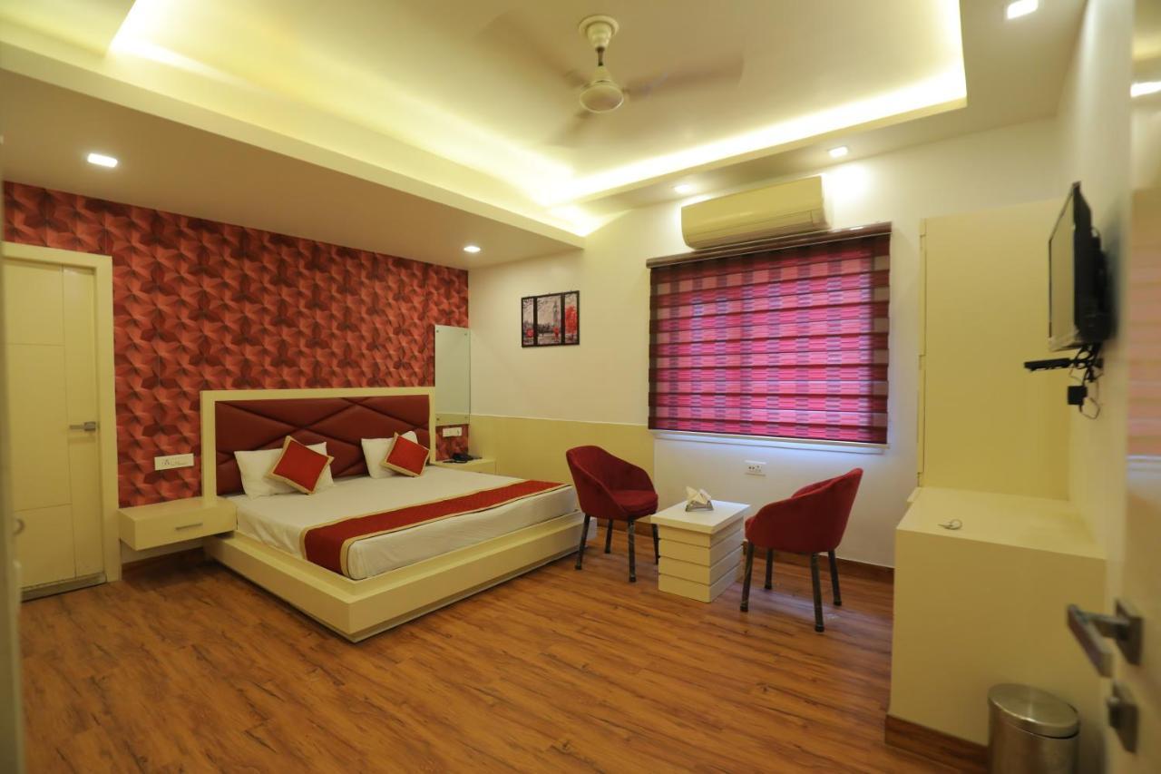 Hotel Sahib'S Red Carpet - The Family & Corporate Hotel Agra  Extérieur photo