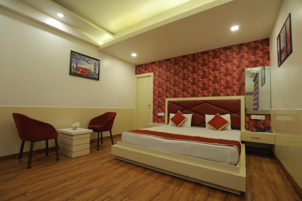 Hotel Sahib'S Red Carpet - The Family & Corporate Hotel Agra  Extérieur photo