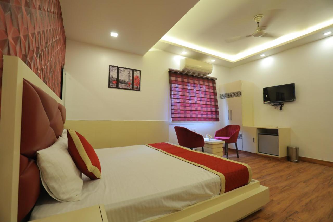 Hotel Sahib'S Red Carpet - The Family & Corporate Hotel Agra  Extérieur photo