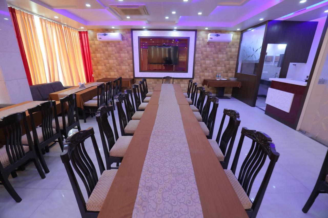 Hotel Sahib'S Red Carpet - The Family & Corporate Hotel Agra  Extérieur photo