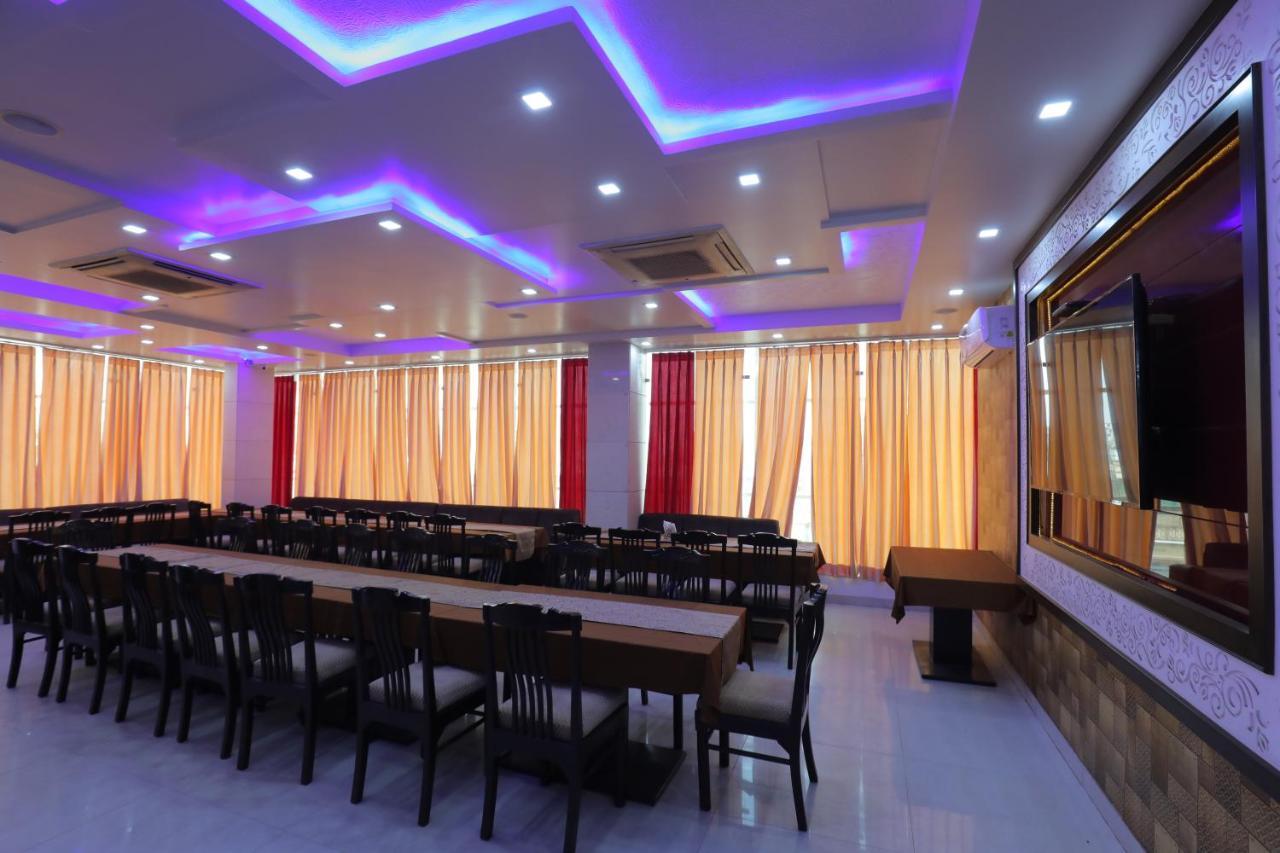 Hotel Sahib'S Red Carpet - The Family & Corporate Hotel Agra  Extérieur photo