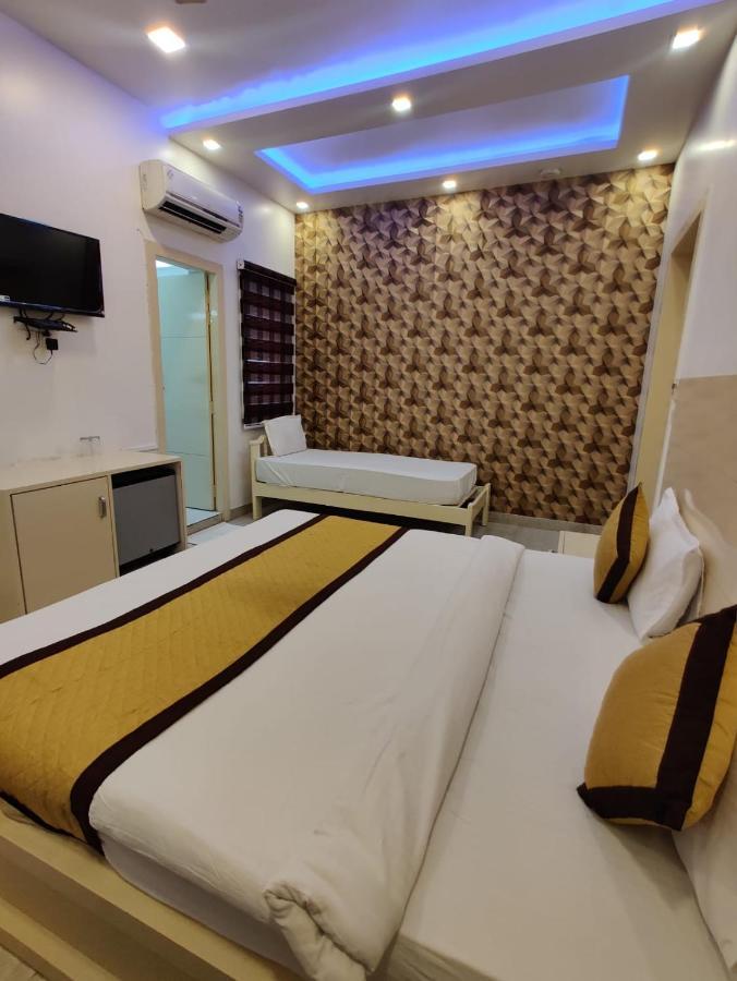Hotel Sahib'S Red Carpet - The Family & Corporate Hotel Agra  Extérieur photo