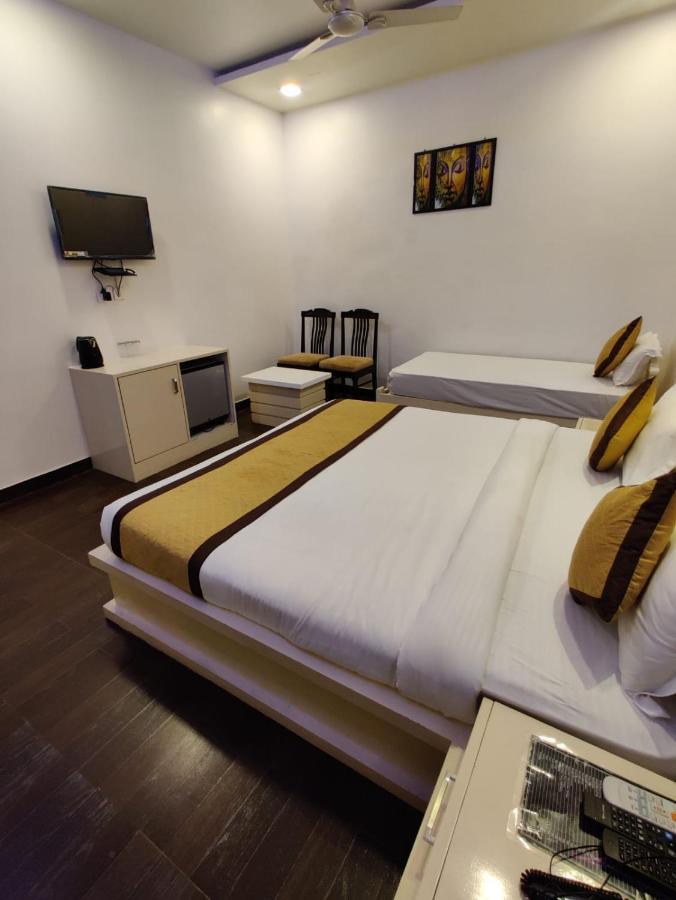 Hotel Sahib'S Red Carpet - The Family & Corporate Hotel Agra  Extérieur photo