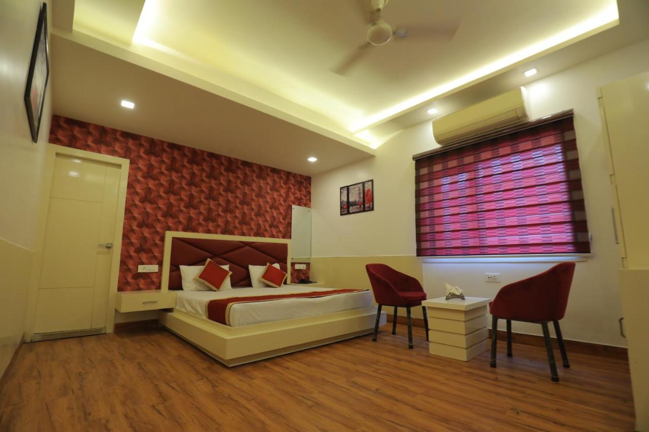 Hotel Sahib'S Red Carpet - The Family & Corporate Hotel Agra  Extérieur photo