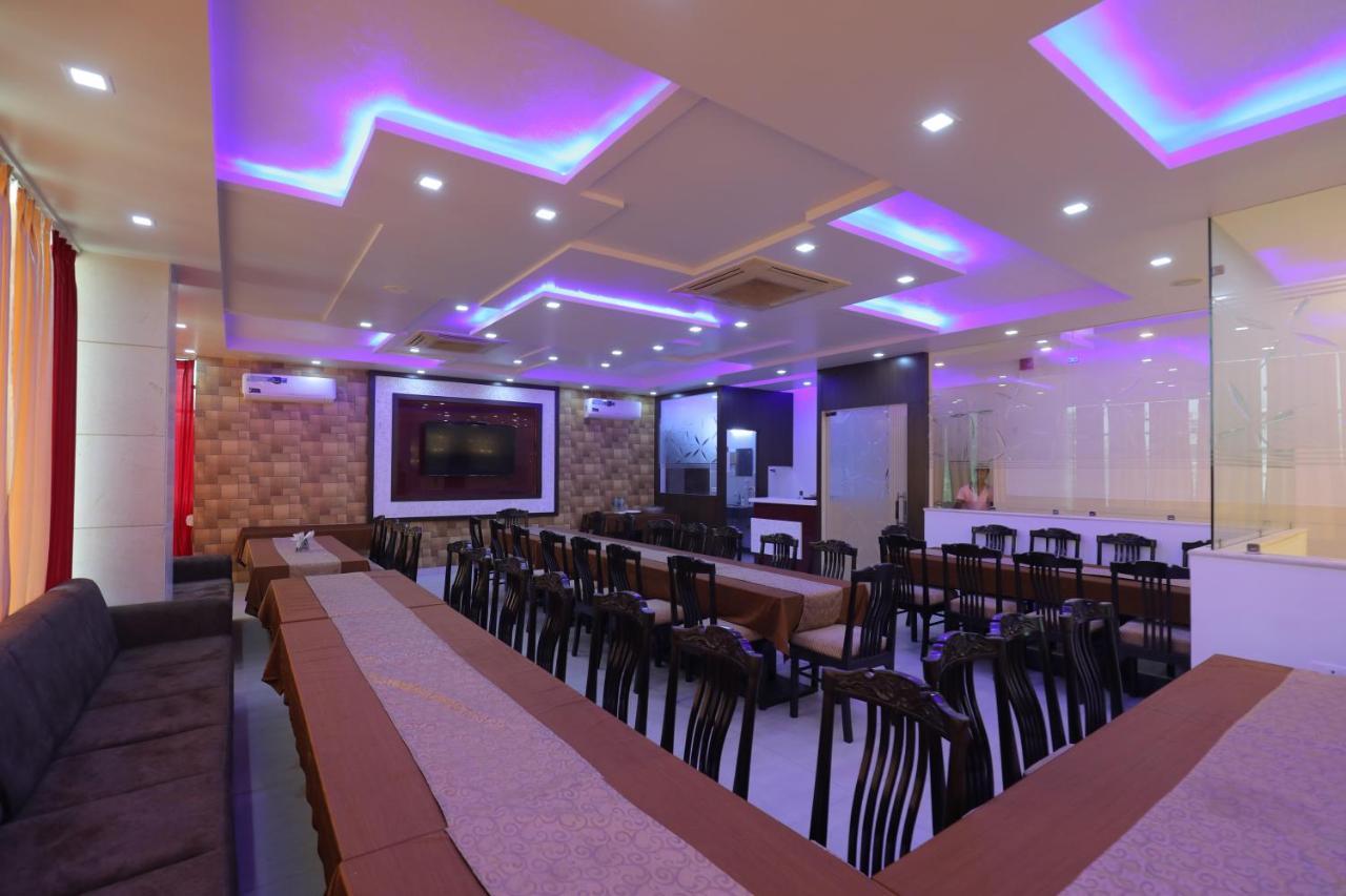 Hotel Sahib'S Red Carpet - The Family & Corporate Hotel Agra  Extérieur photo